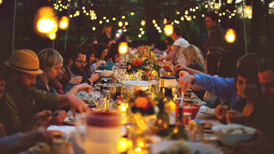 How To Survive Lebanese Family Gatherings how-to-survive-lebanese-family-gatherings