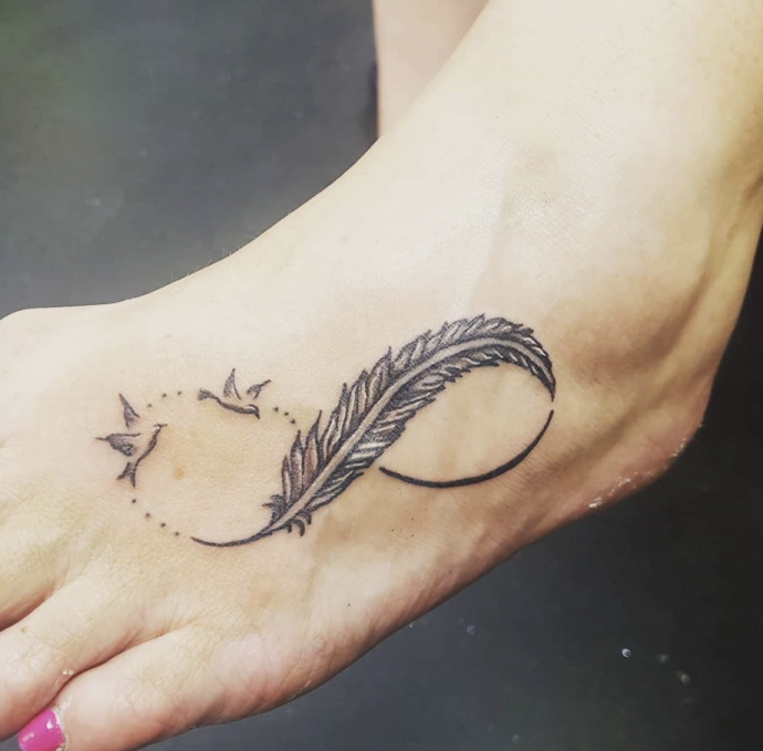 81 Cute Feather Tattoo Ideas For Your First Tattoo