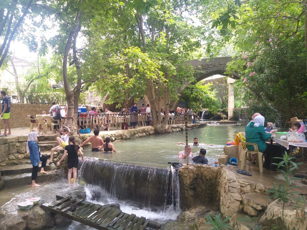 منتزه ومطعم الجسر.