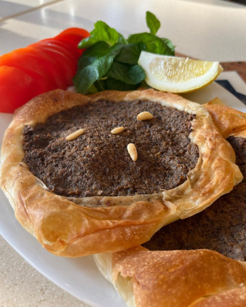 لحم بعجين رفعت الحلاب