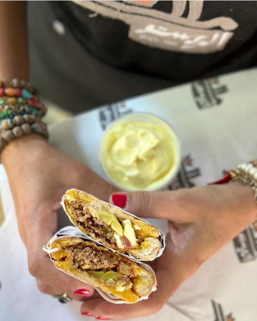 ساندويش روستو من ديّات إم علي وأبو علي ببيروت