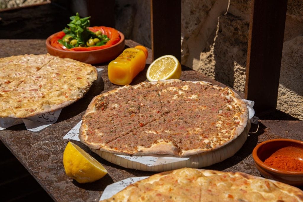 أطيب محلات اللحم بعجين ببيروت