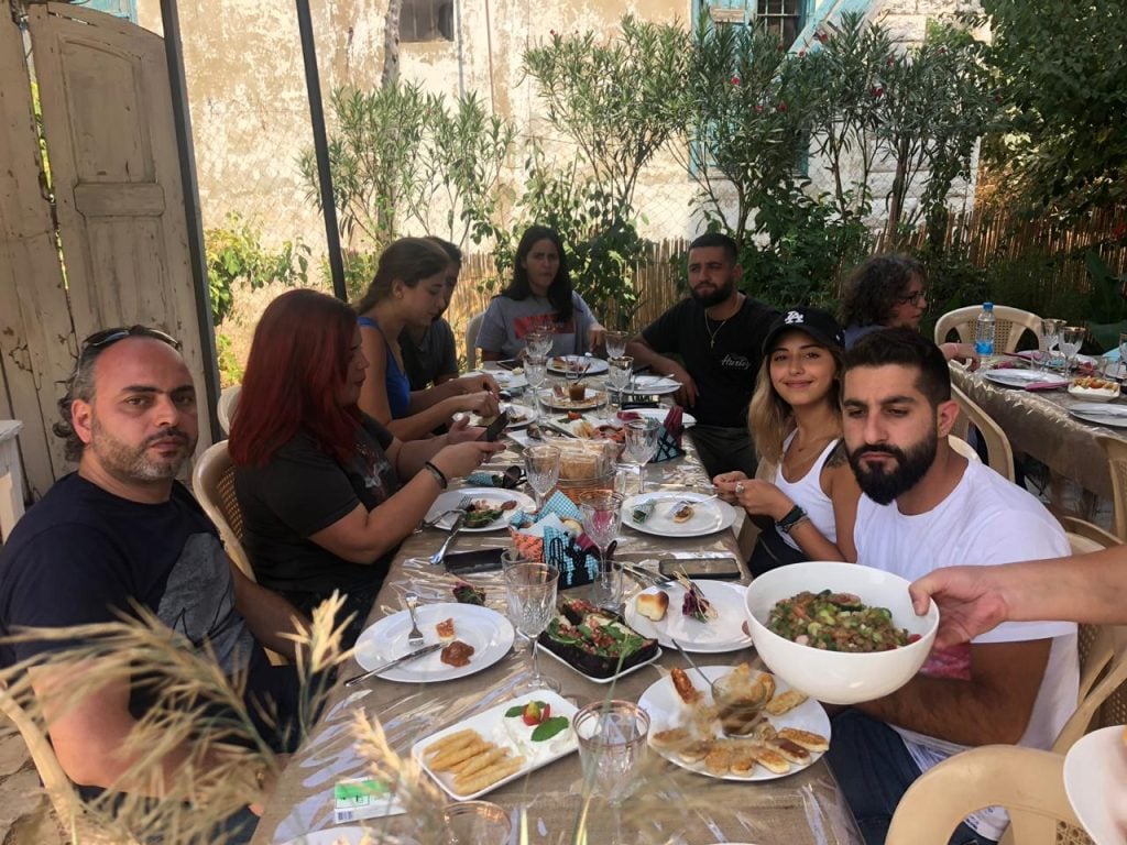 عيشوا تجربة تحويش الزيتون وقضوا نهار حافل بالجنوب هل ويك-أند