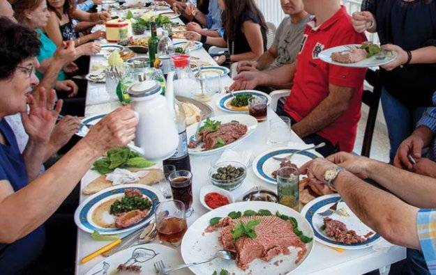 ١٥ شغلة بتصير كل سنة بس على عيد الميلاد