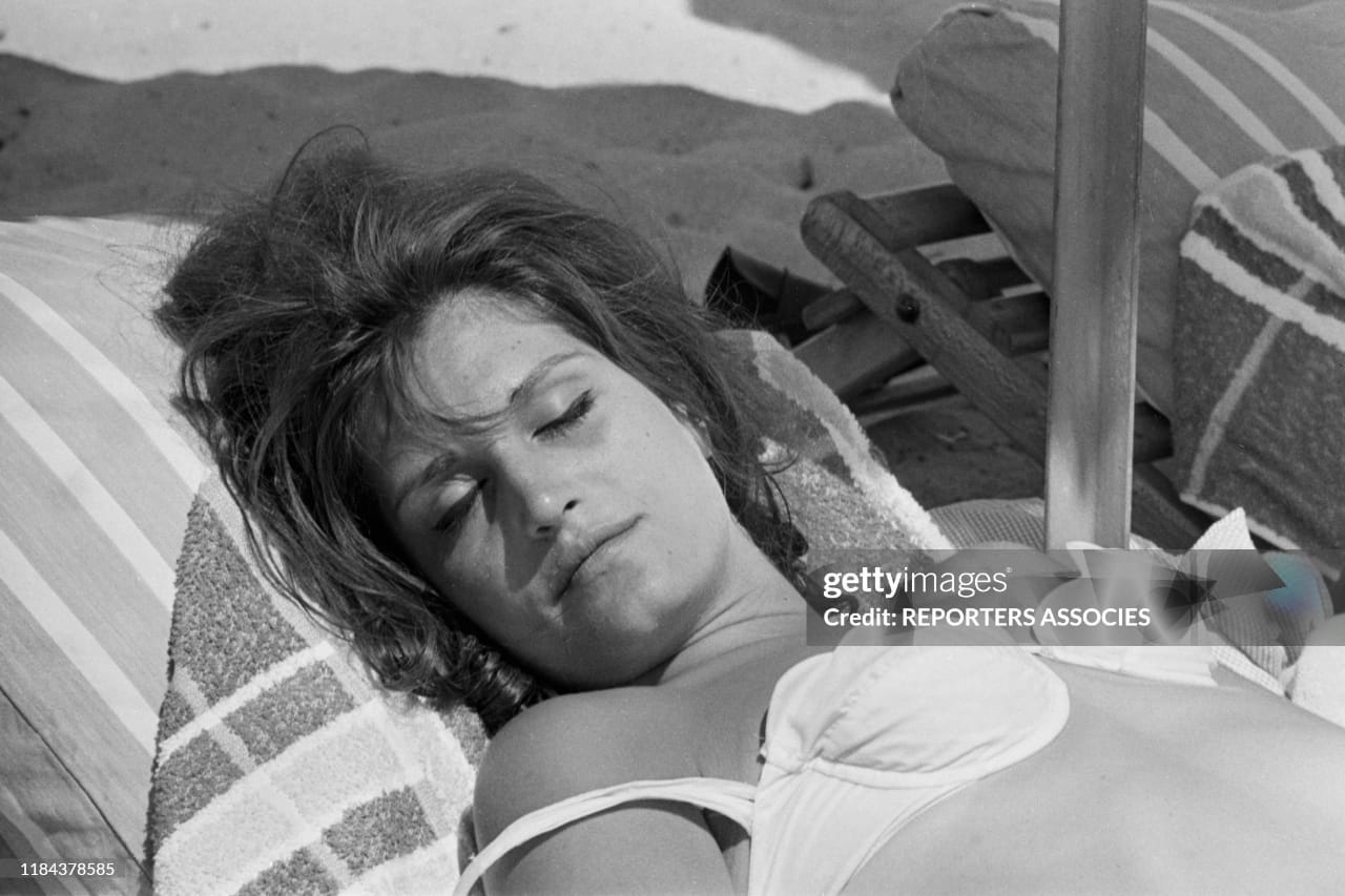 من أرشيف الزمن الجميل: ٢٣ صورة نادرة للديفا داليدا