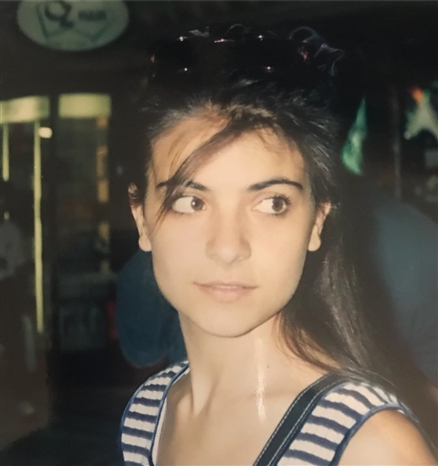 نوستالجيا الألفية: ٢٧ صورة مميزة للمذيعة هيلدا خليفة!