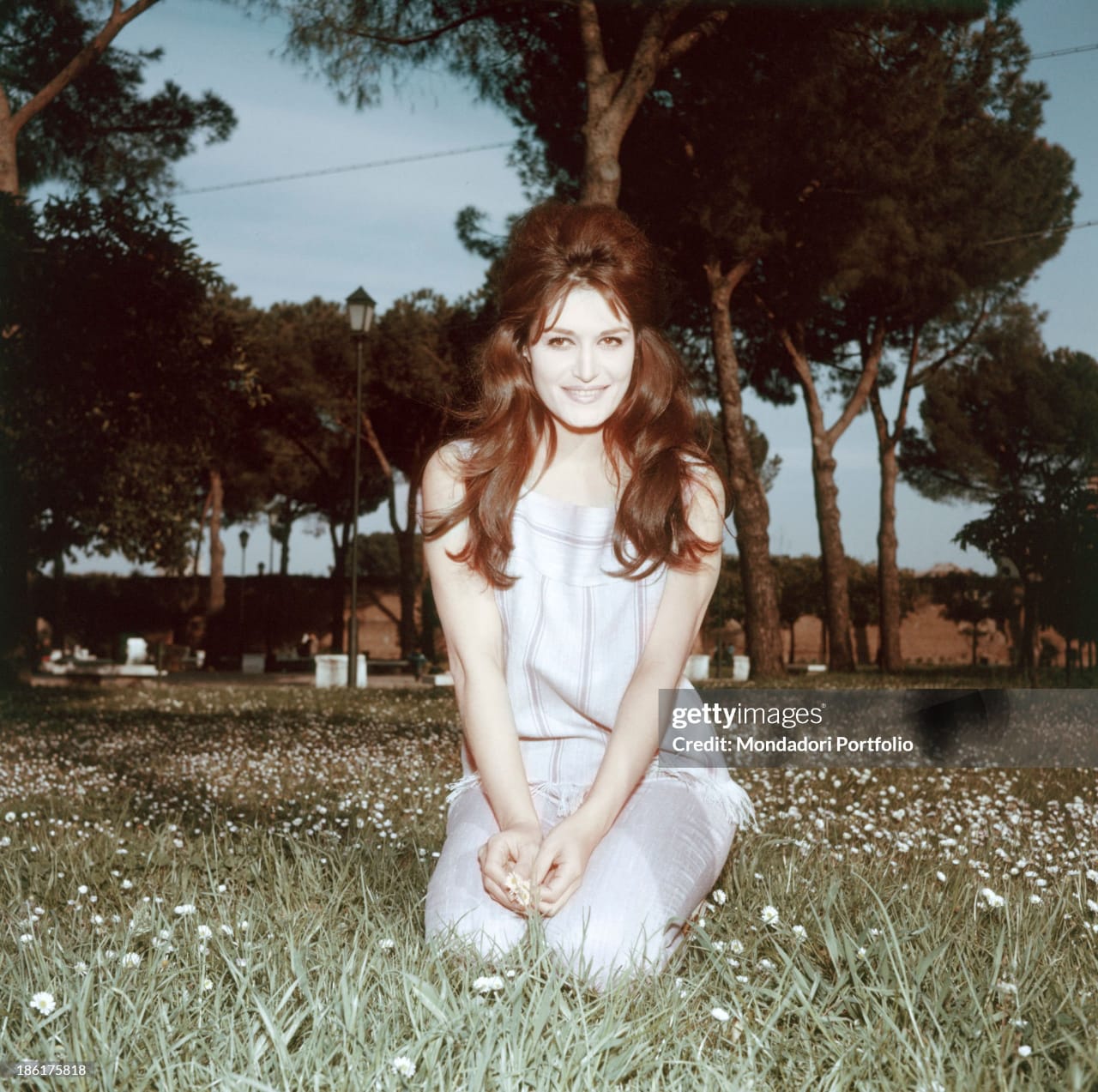 من أرشيف الزمن الجميل: ٢٣ صورة نادرة للديفا داليدا