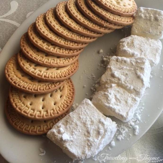 ١٠ شغلات بيعملوها التيتا والجدو بالشتوية بلبنان!