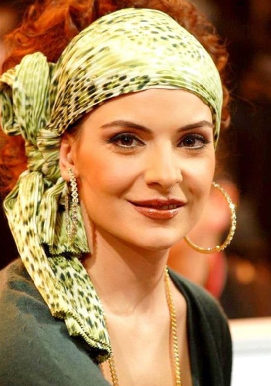 نوستالجيا الألفية: ٢٧ صورة مميزة للمذيعة هيلدا خليفة!