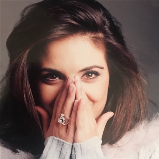 نوستالجيا الألفية: ٢٧ صورة مميزة للمذيعة هيلدا خليفة!