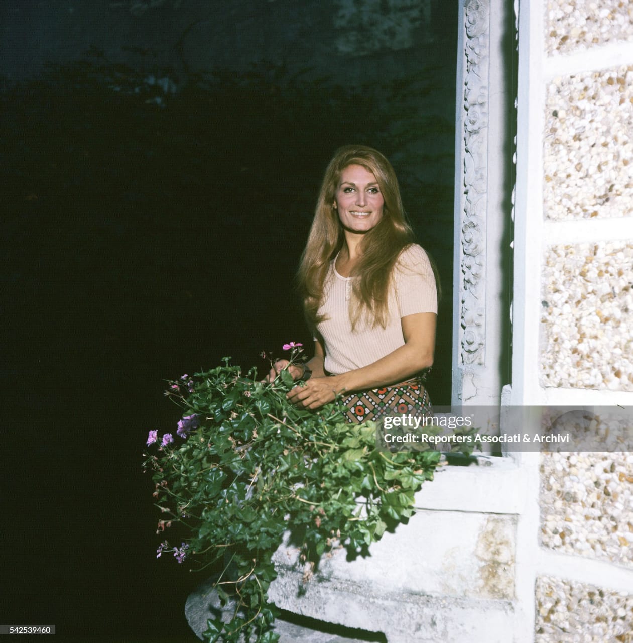 من أرشيف الزمن الجميل: ٢٣ صورة نادرة للديفا داليدا