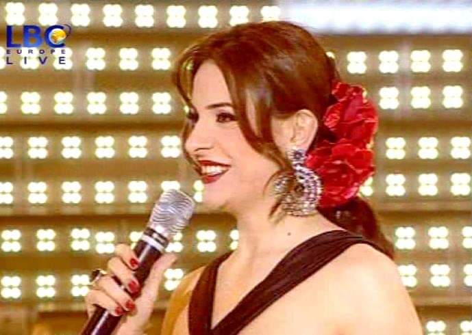 نوستالجيا الألفية: ٢٧ صورة مميزة للمذيعة هيلدا خليفة!