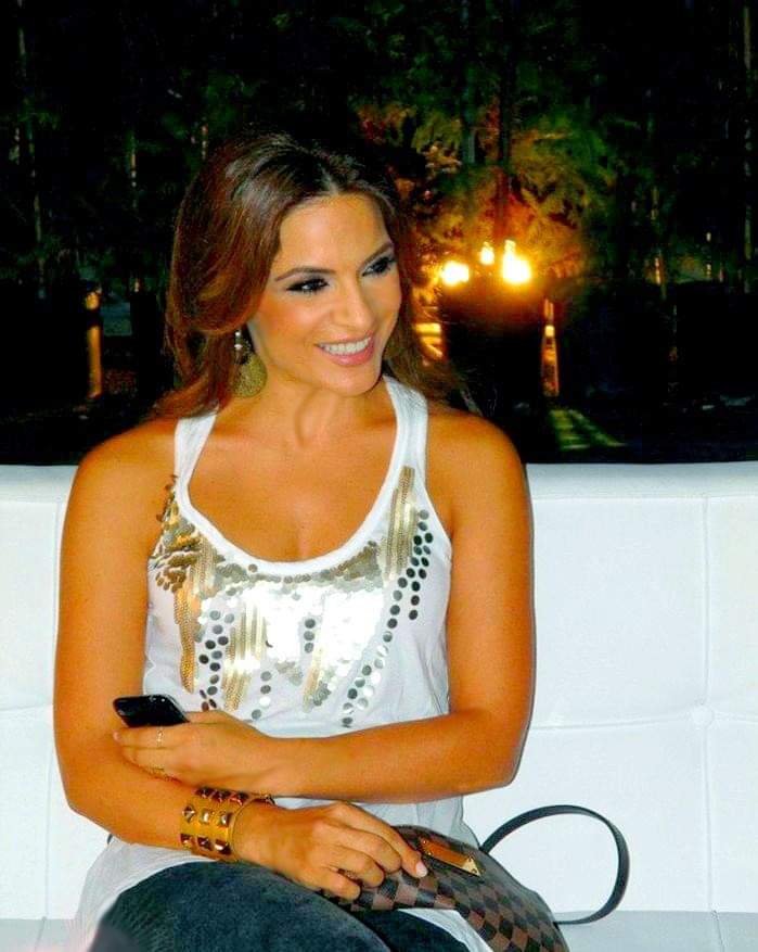 نوستالجيا الألفية: ٢٧ صورة مميزة للمذيعة هيلدا خليفة!