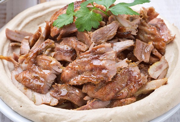 شاورما ع حطب ونار عند هالمحل ببيروت!