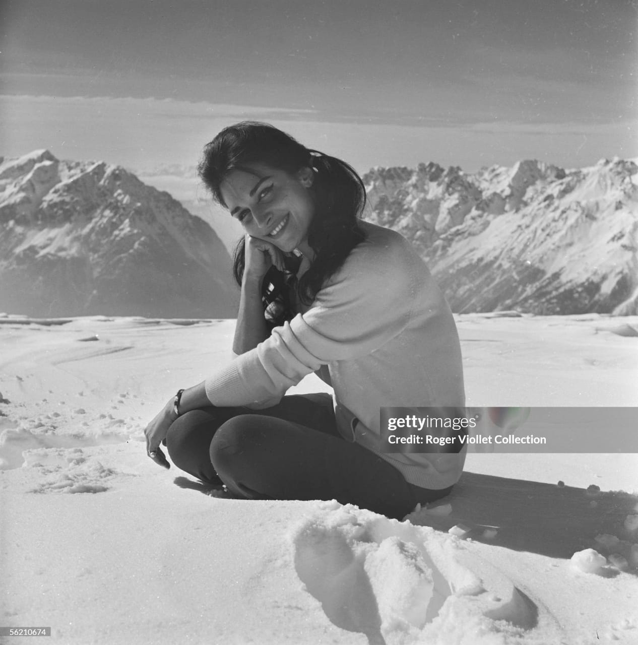 من أرشيف الزمن الجميل: ٢٣ صورة نادرة للديفا داليدا