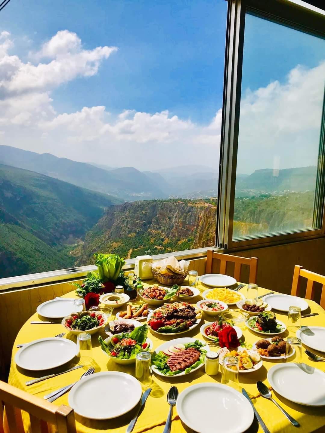 ٥ مطاعم قاعدة على راس الجبل بلبنان