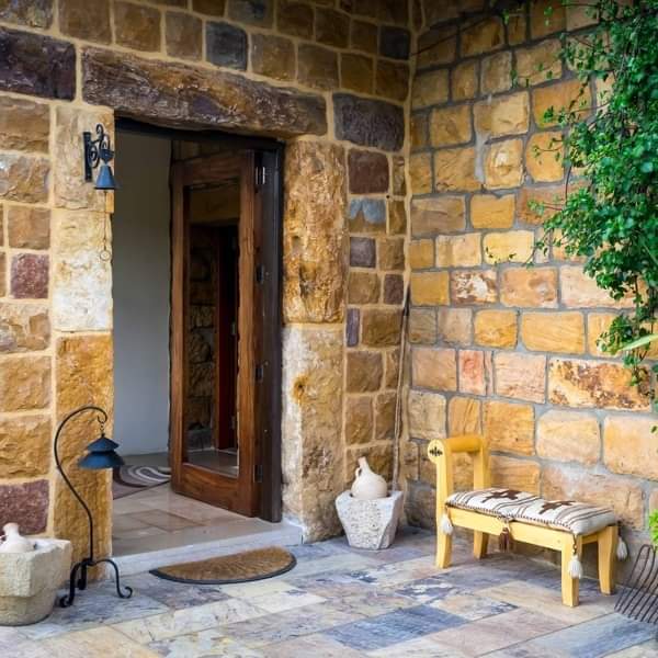 ٣ بيوت ضيافة وأوتيلات بضيعة بسكنتا