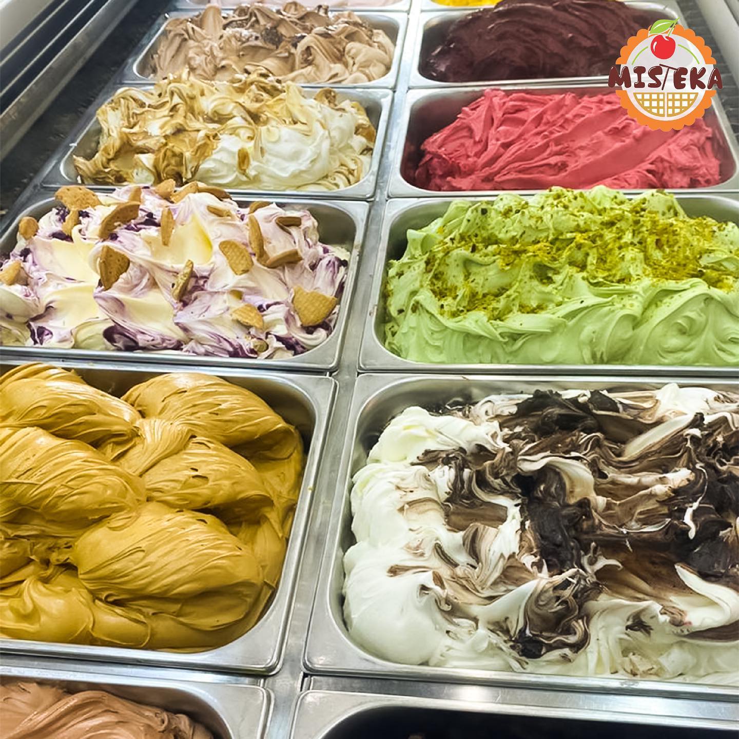 اختراع جديد: بوظة ع فحم وبوظة ع بوشار عند هالمحل!