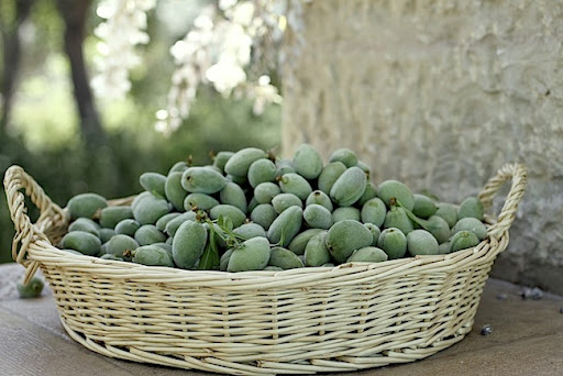 كبيس اللوز: اختراع لبناني بشق القلب!