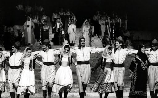 بتعرفوا في لبنانيي غرقوا على سفينة تايتنك: ماتوا وهني عم يدبكوا