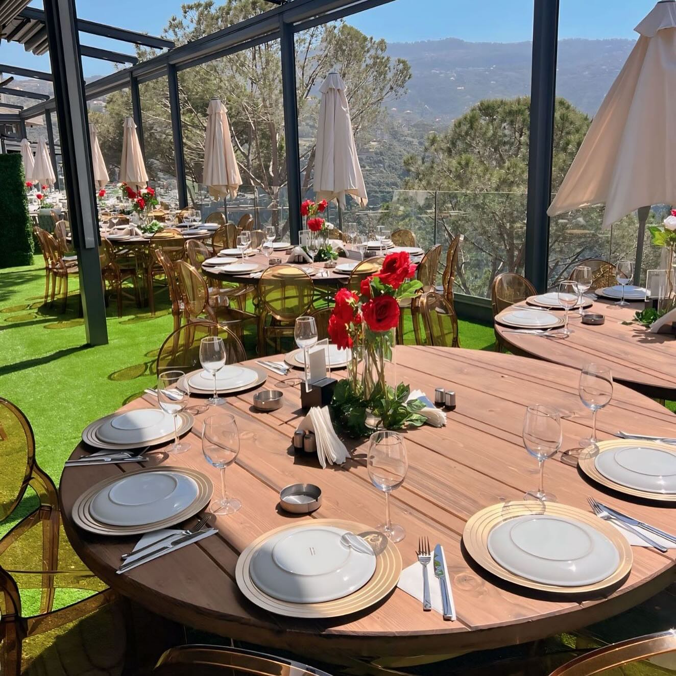 لأول مرة هالصيفية… غرفة طايرة بقلب منتجع بلبنان!