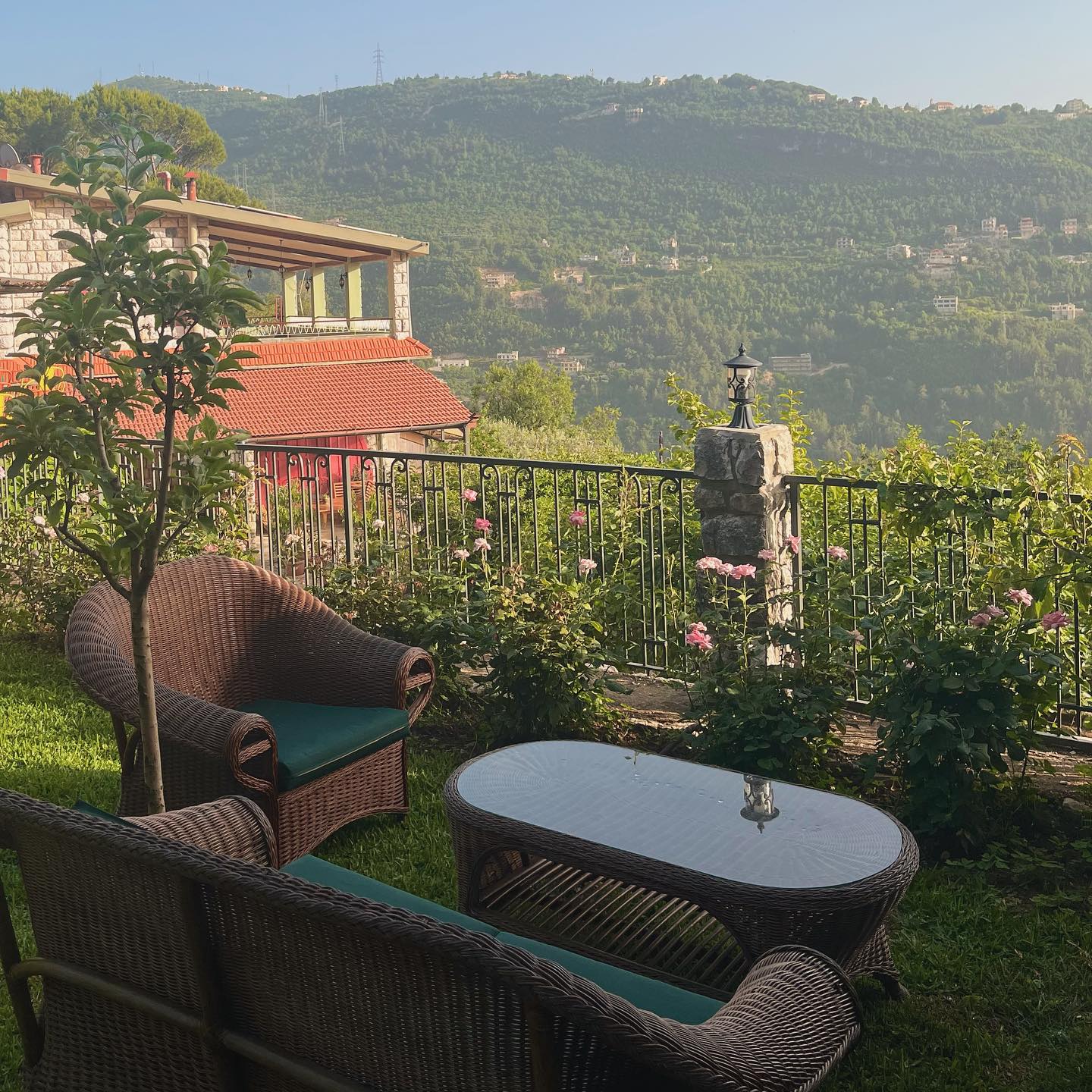 محل جديد مع قعدة ساحرة عم يعمل بوفيه مفتوح الأحد!