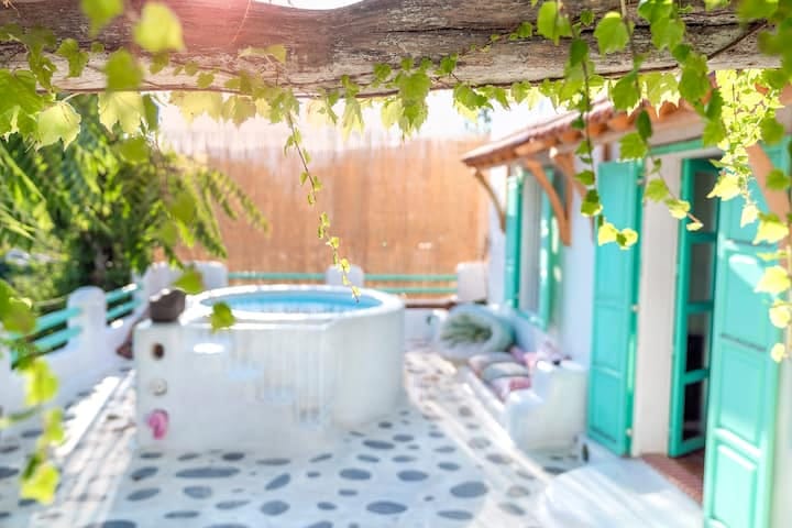 بيت الضيافة الجديد بالبترون رح ياخدكن رحلة ع بحر إيجه!