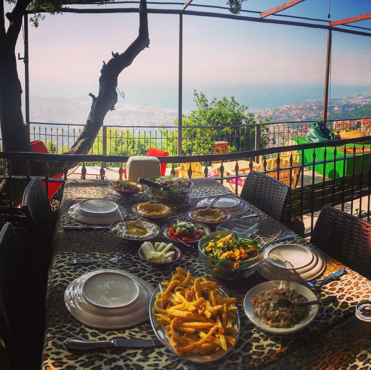 مطعم للعيلة مع أجمل فيو بلبنان!