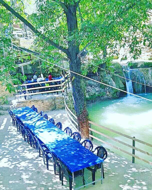 ٤٠ مطعم مع قعدة على النهر والشلالات بلبنان