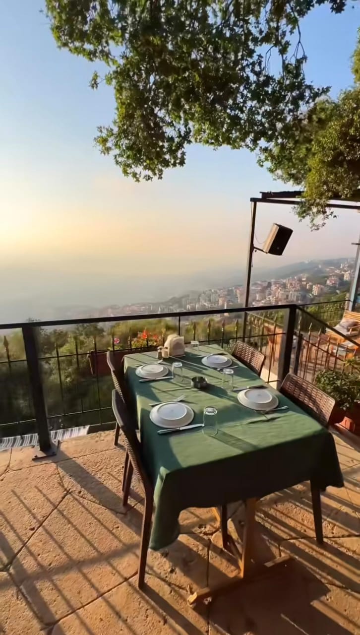 مطعم للعيلة مع أجمل فيو بلبنان!