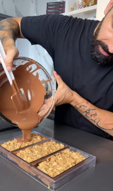 شيف لبناني شهير أطلق شوكولا بيروت من لبنان