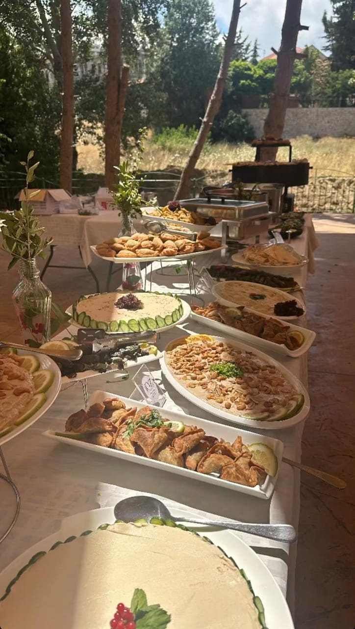 جنينة حلوة بجزين فتحت جديد: بوفيه وموسيقى وأكل طيب