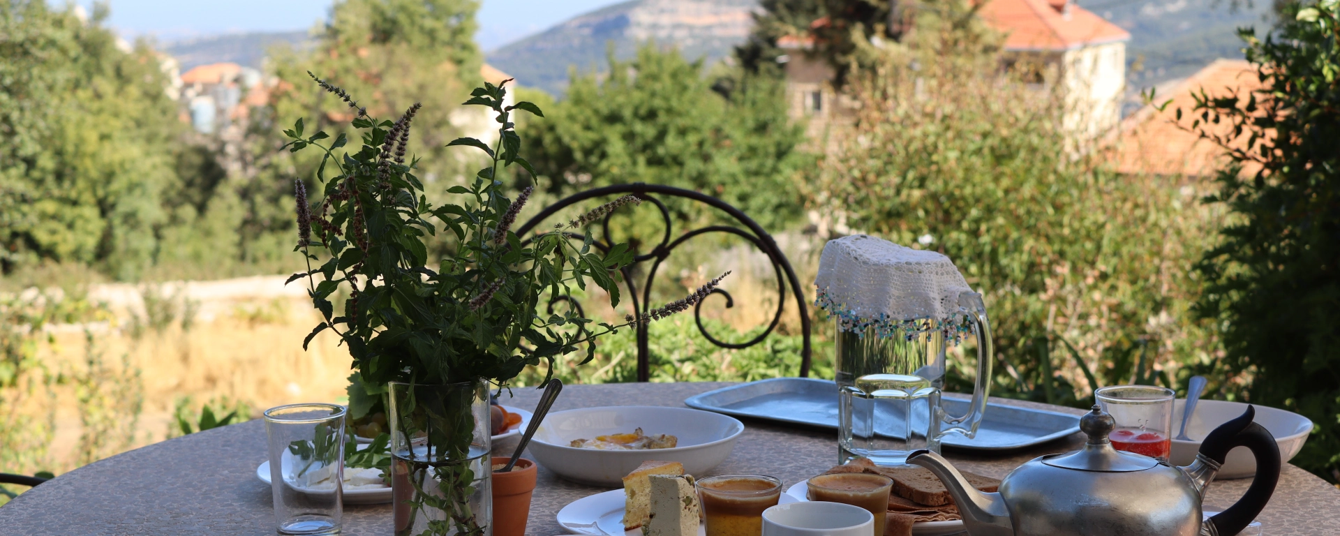 "الهريسة ع النار"… شو هني عادات عيد السيدة بلبنان؟