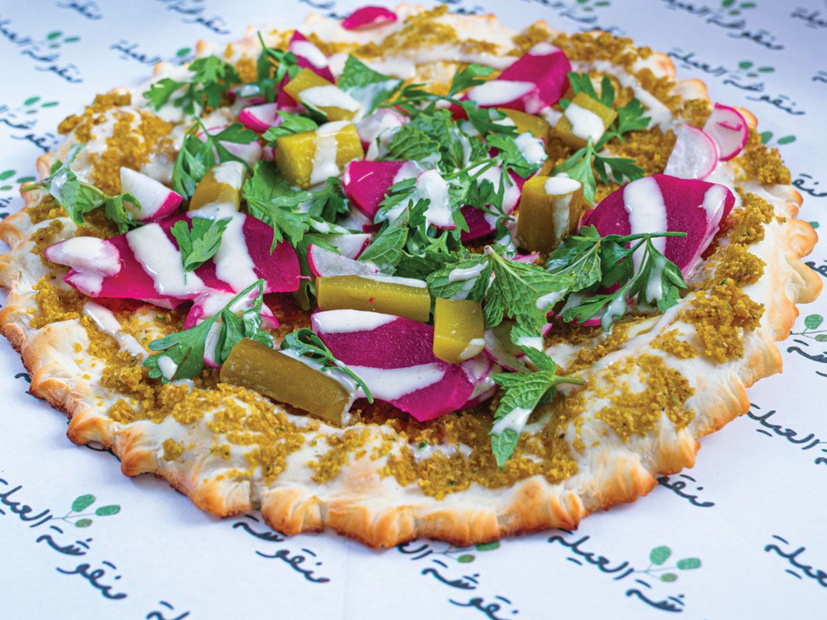 بتعرفوا إنو في محل عم يعمل منقوشة بفلافل؟