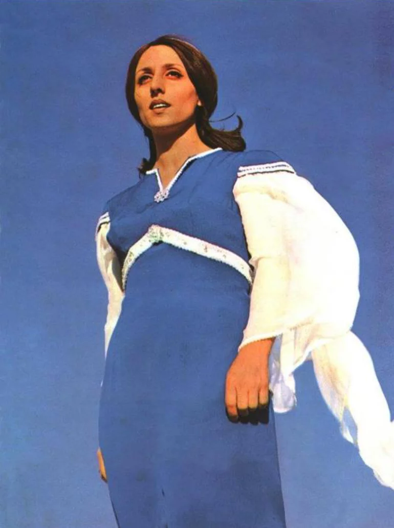 فيروز جارة القمر