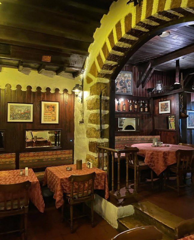 بتعرفوا إنو في مطعم فرنسي ببرمانا عمرو أكتر من 50 سنة؟