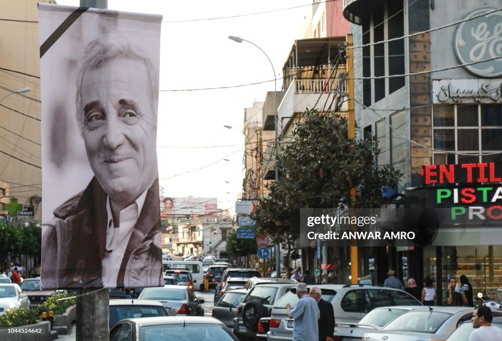 لما إجا شارل أزنافور على بيروت وزار فيروز