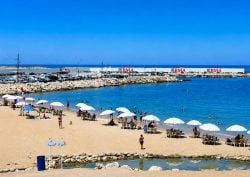 عام وببلاش…شط ضبية الرملي رجع من جديد!