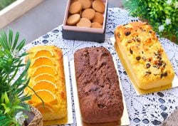 غلوريا بلّشت من مطبخ بيتها وعم تقدّم حلويات صحية